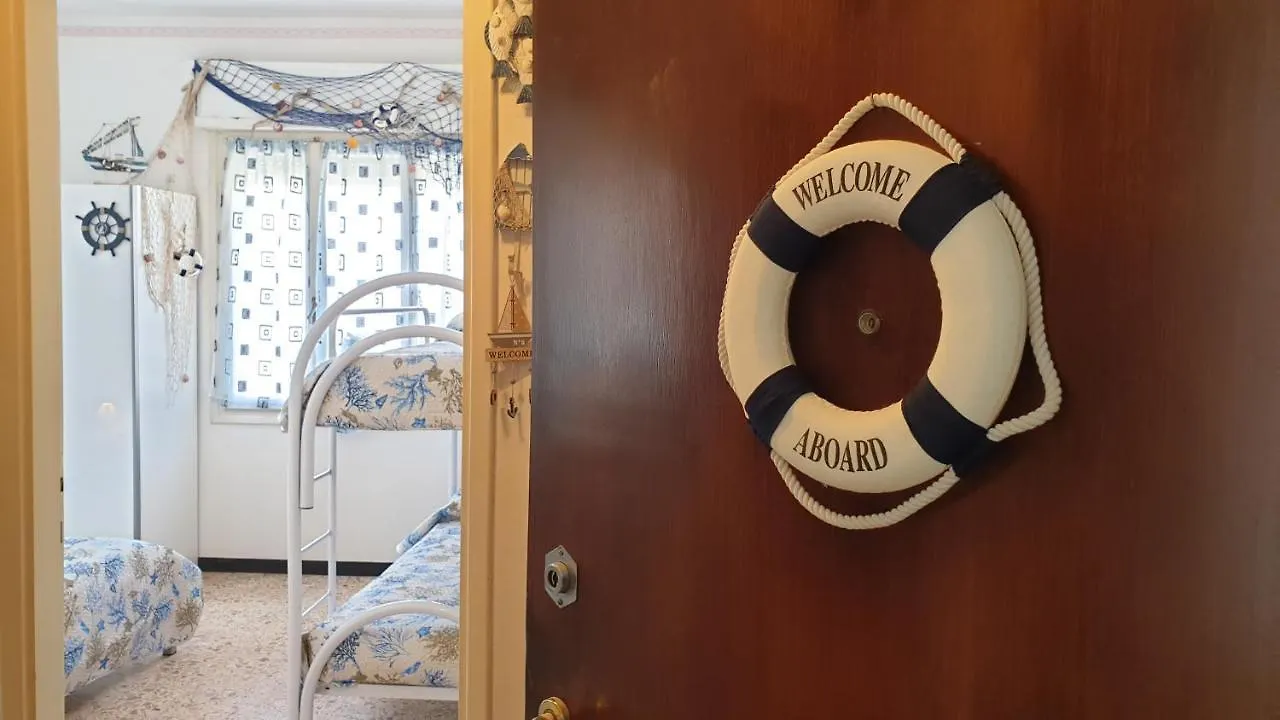 Casa Vacanza Marina, in pieno centro a pochi passi dal mare e con aria condizionata! Diano Marina Appartamento