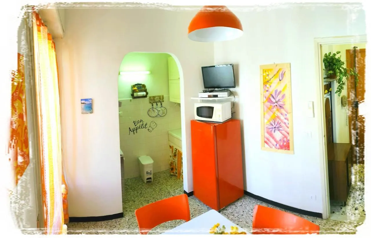 Appartamento Casa Vacanza Marina, in pieno centro a pochi passi dal mare e con aria condizionata! Diano Marina Italia