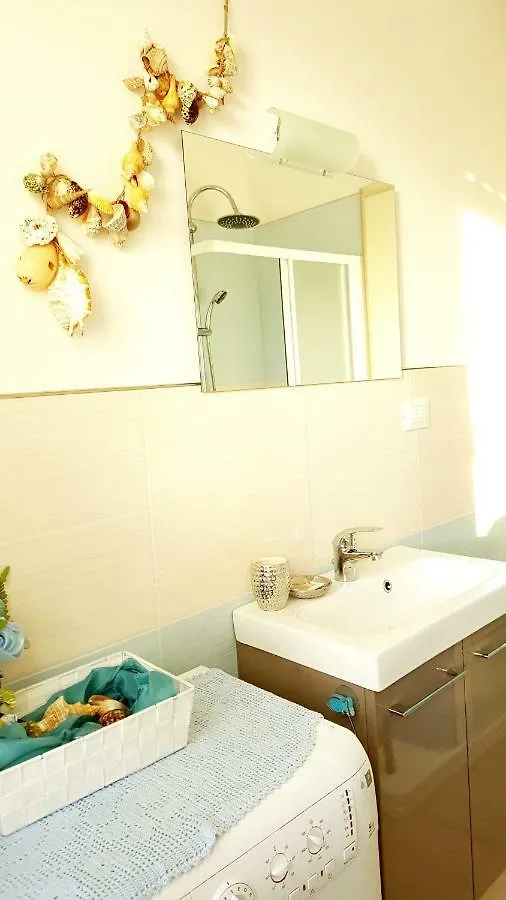 Appartamento Casa Vacanza Marina, in pieno centro a pochi passi dal mare e con aria condizionata! Diano Marina Italia