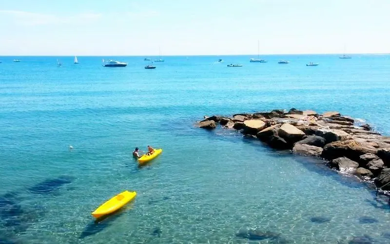 Casa Vacanza Marina, in pieno centro a pochi passi dal mare e con aria condizionata! Diano Marina